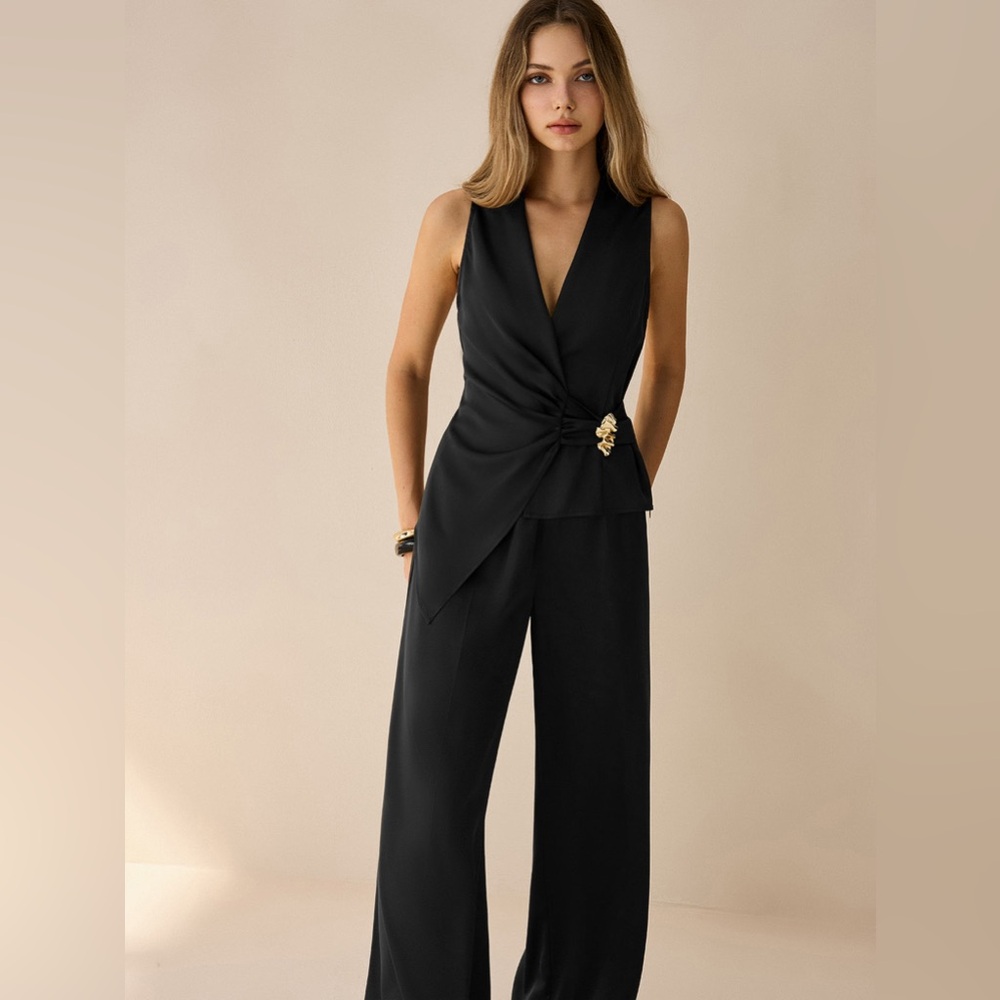 Commense Black 2 piece set with goldtone hardware